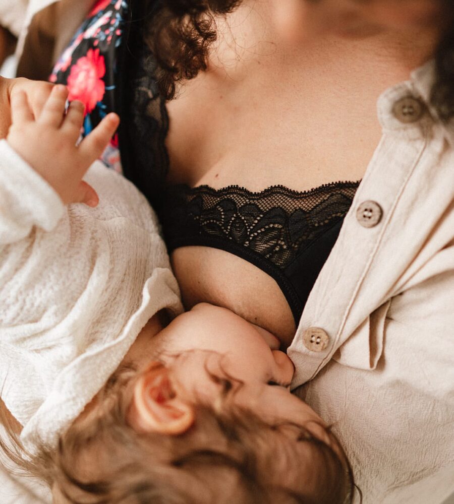 15 idées de cadeaux de naissance pour une jeune maman et son bébé en 2025